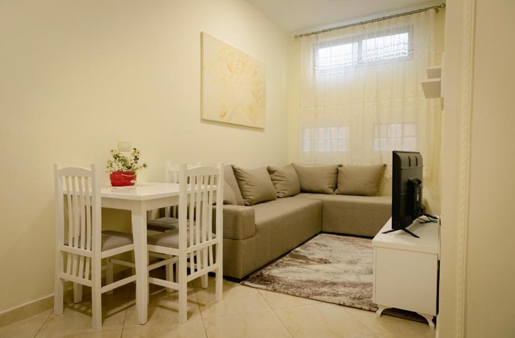 Apartment S&f Centre Tirana